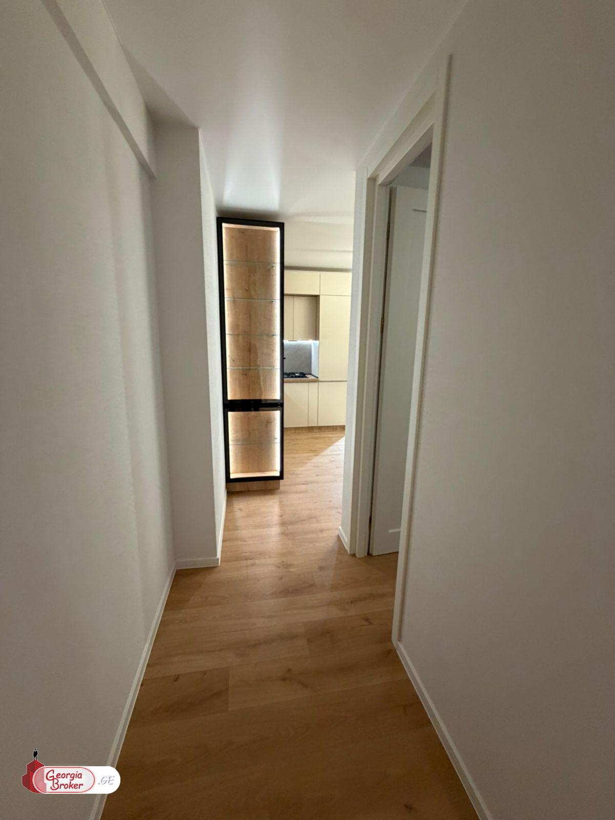 продается квартира с новым ремонтом 3-комнаты